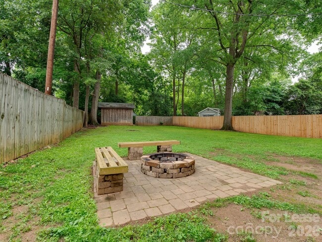 Building Photo - 2329 Kingsbury Dr