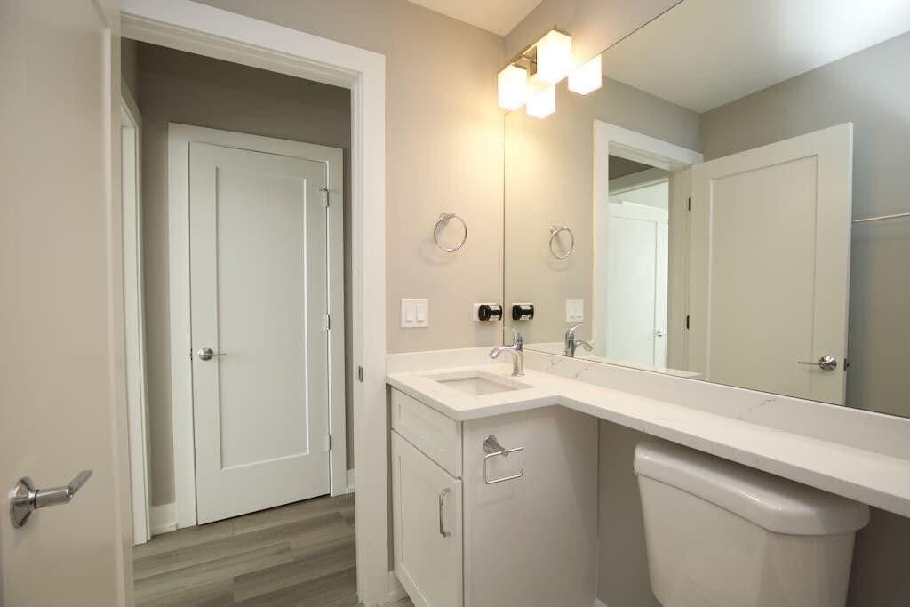 Building Photo - 3930 N Janssen Ave