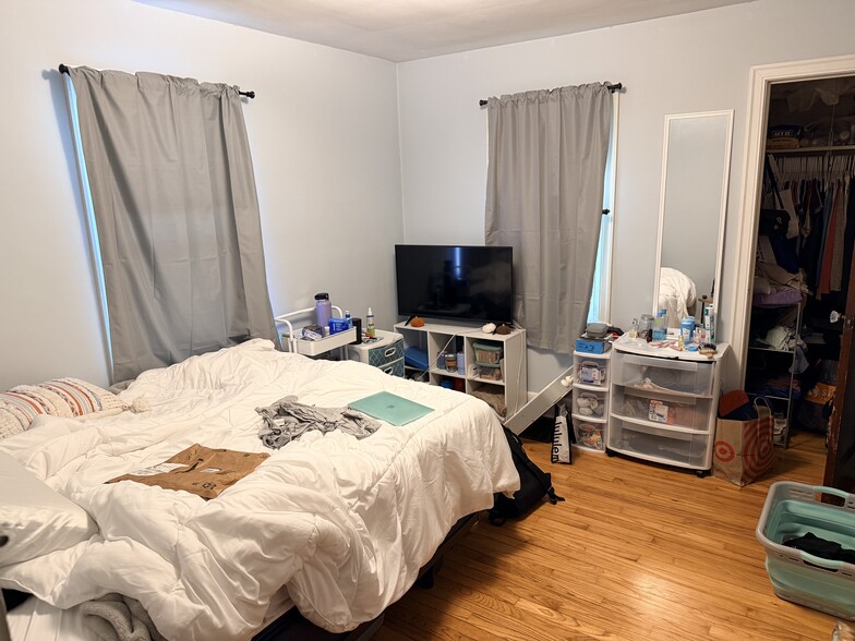 Building Photo - 412 6th Ave