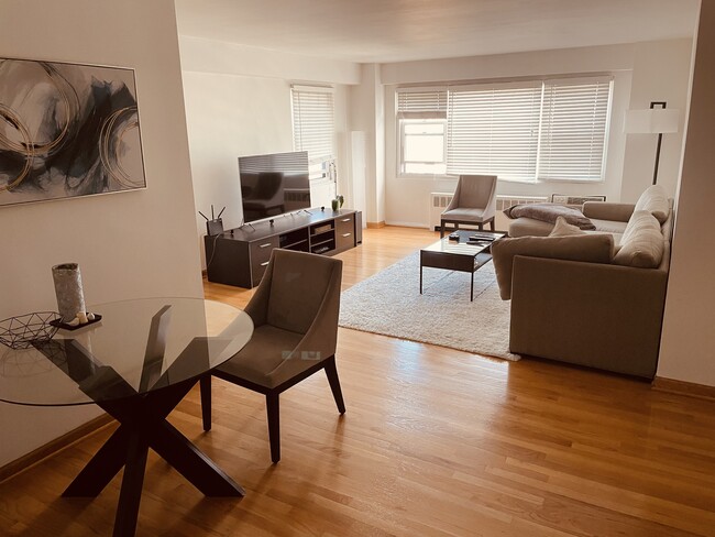 Living and Dining Room - 2909 N Sheridan Rd