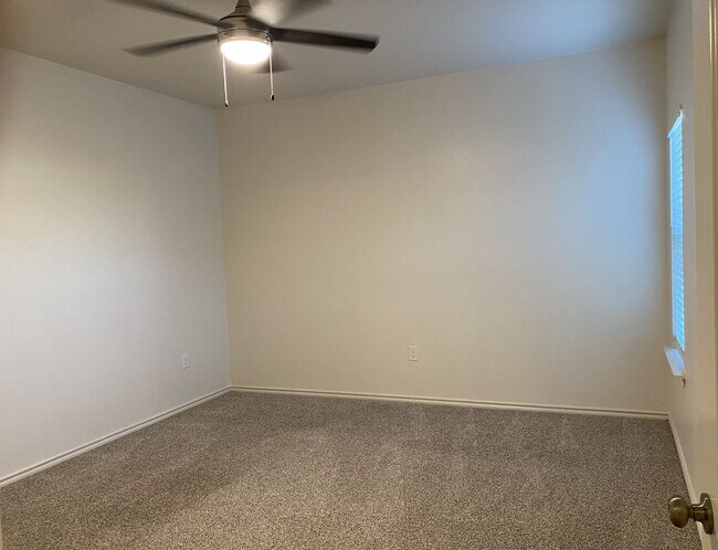 Building Photo - **BEAUTIFUL LINCOLN 16 CONDO**