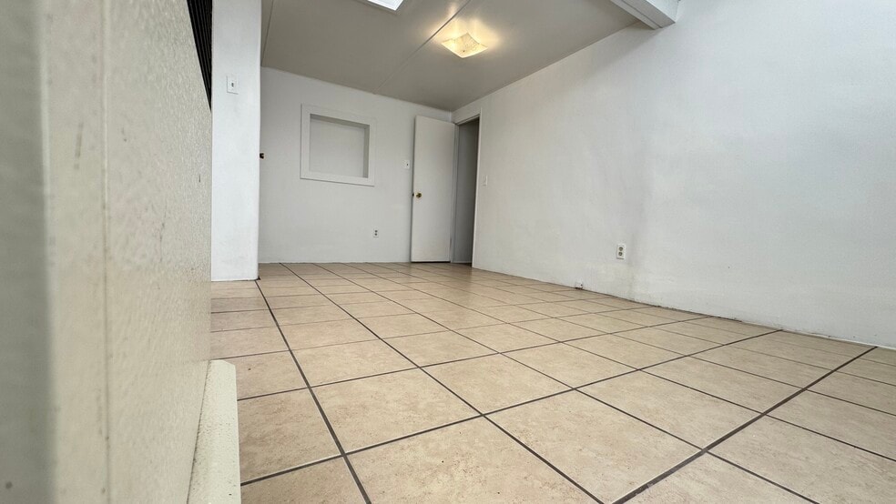 Building Photo - 4910 Nicholas Pl