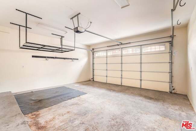 Building Photo - 13743 Cordary Ave