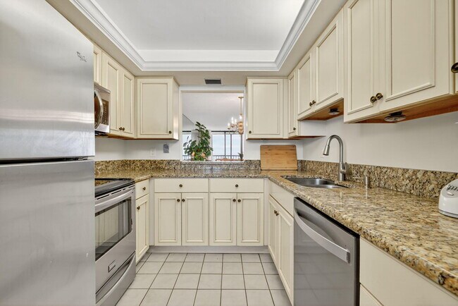 Building Photo - 5055 N Hwy A1A