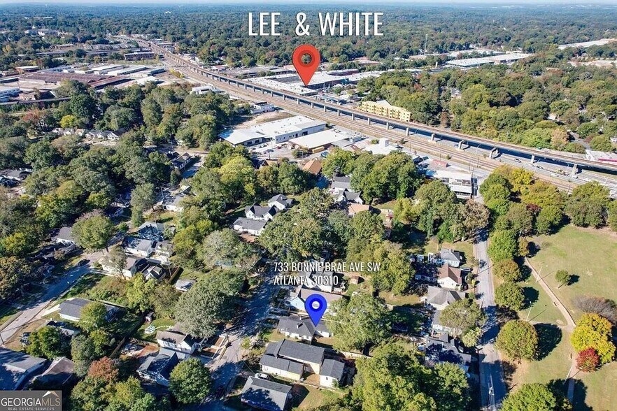 Building Photo - 733 Bonnie Brae Ave SW