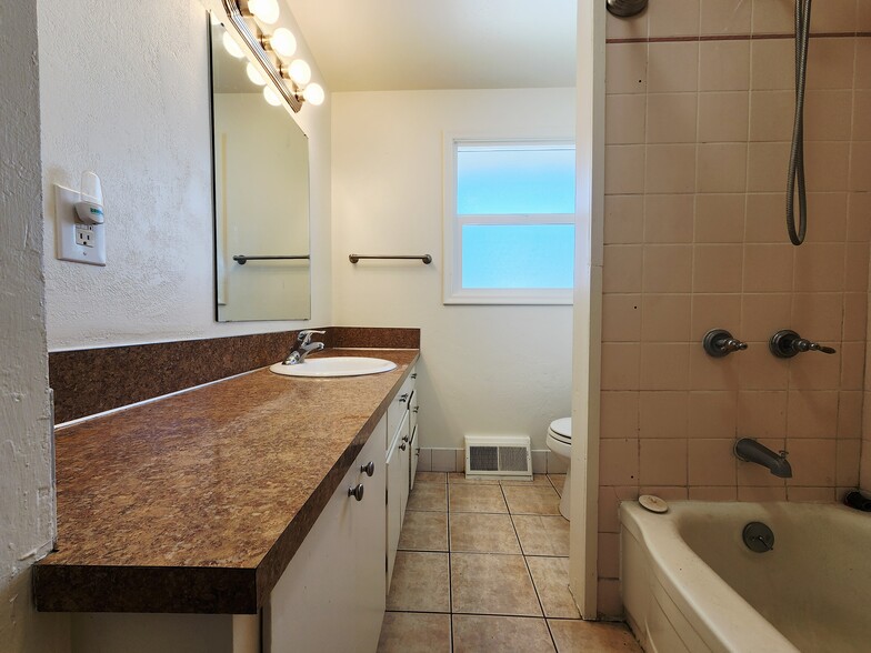 Bathroom - 85 Princeton Ave