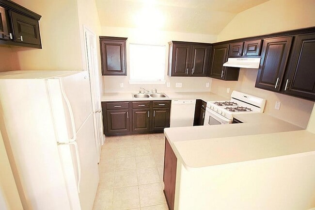 Building Photo - 22811 W Fairfax Village Cir