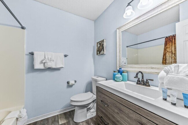 Building Photo - 1472 W Beach Blvd