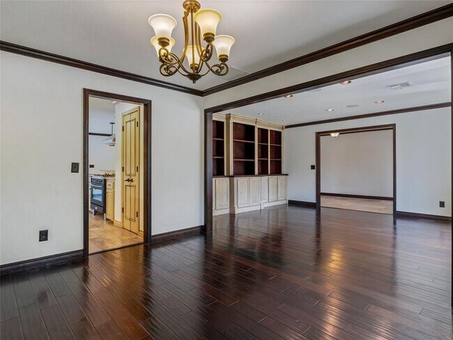 Building Photo - 3025 Pine Ridge Rd