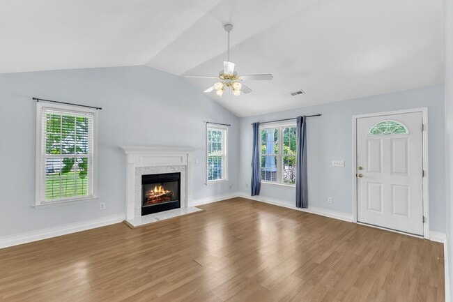 Building Photo - **Cute 3/2 Bungalow in Flaherty Farms**