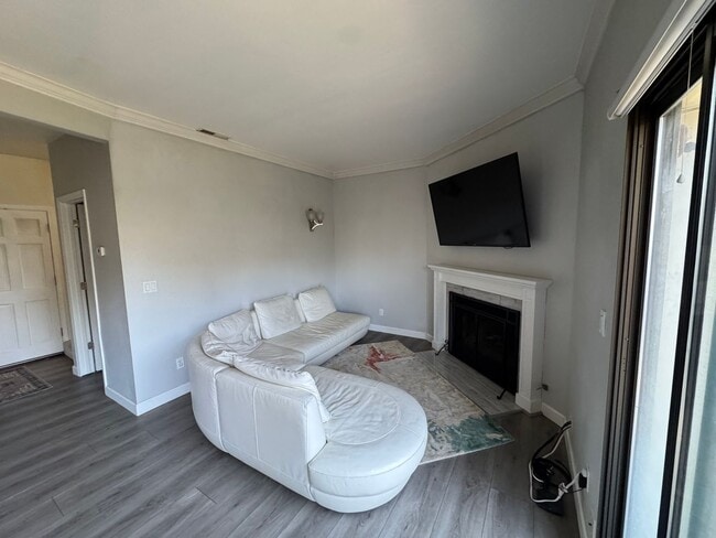 Building Photo - Tucked-away Beautiful Two-Story, 2bedroom,...