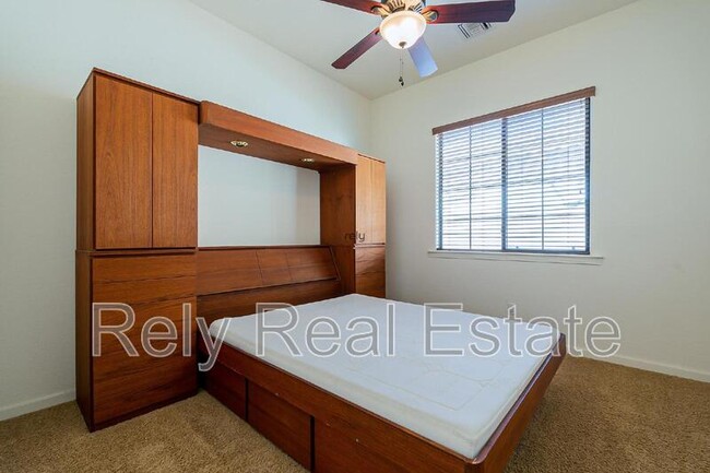 Building Photo - 734 W Juniper Ln