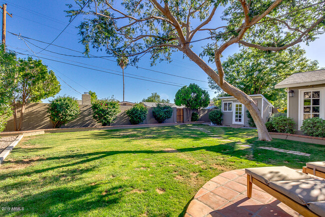 Building Photo - 4113 E Minnezona Ave