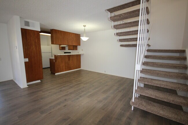 Building Photo - 3 Bedroom/2.5 Bath Townhouse in Heart of UTC