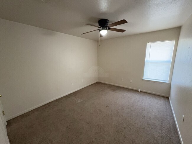 Building Photo - 1302 Nicholas Cir