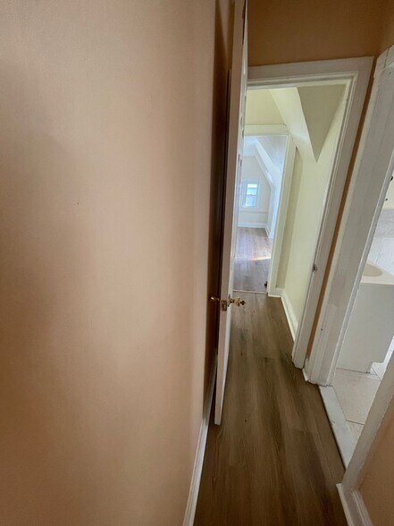 Building Photo - 3215 Summer St