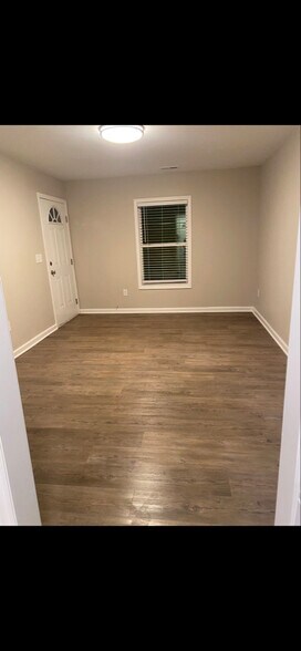 Building Photo - 4718 Rolling Hill Dr