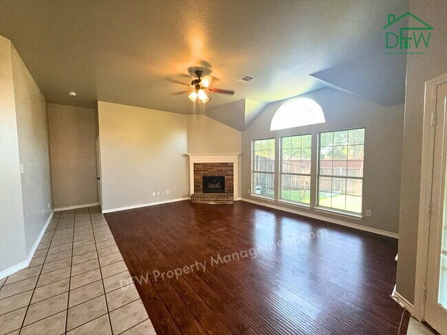 Building Photo - Spacious DeSoto 4-Bed - Fenced Yard, Fireplace, 2-Car Garage