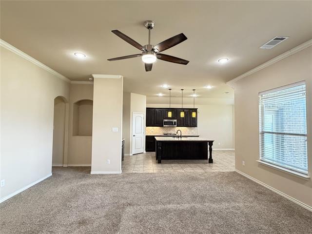 Building Photo - 637 Peach Ln