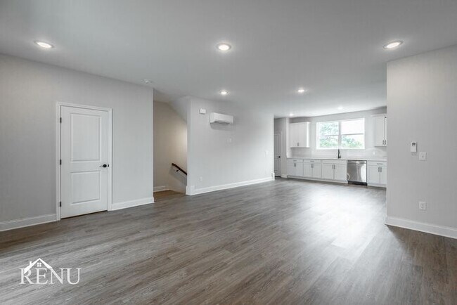 Building Photo - 5657 Sofias Cir