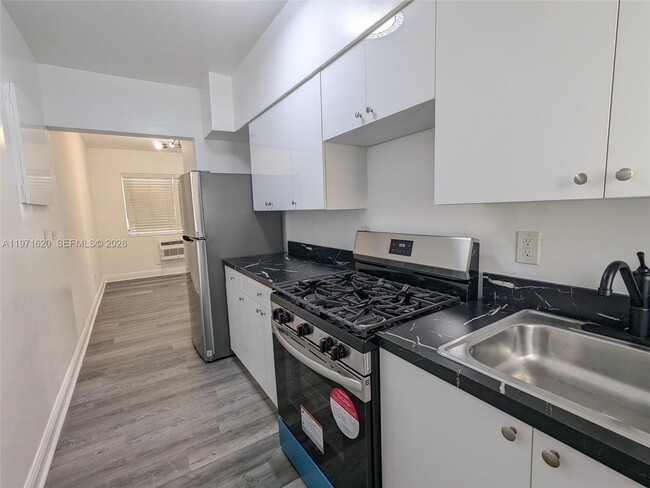 Building Photo - 7805 Crespi Blvd