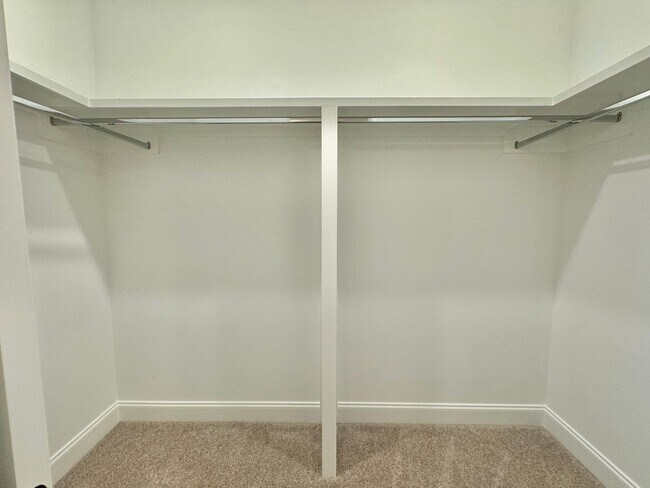 Building Photo - 3 bedroom home with 3.5 bathrooms and 2 Car Garage