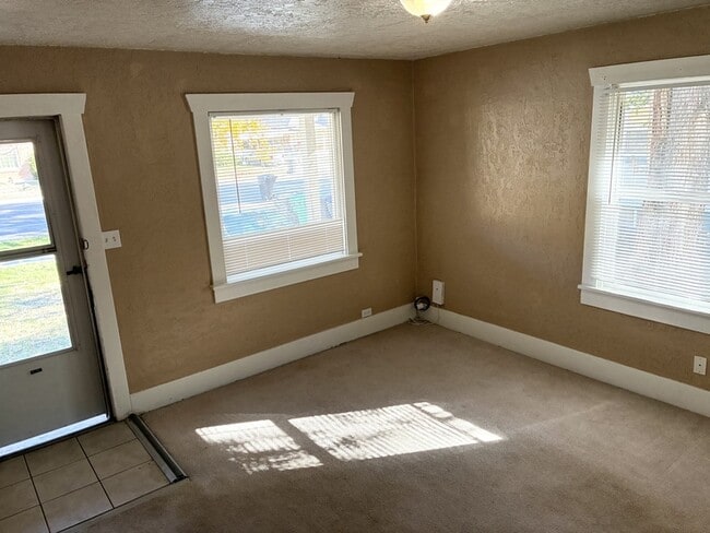 Building Photo - 266 S 900 W