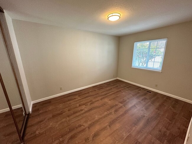 Building Photo - 2 Bed 2 Bath W/ 2 Car Garage In Bancroft V...