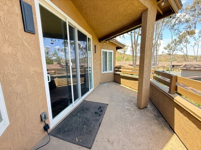 Building Photo - Spacious 3 Bedroom 3 Bath Condo with Garage in Desirable Highland Trails Community