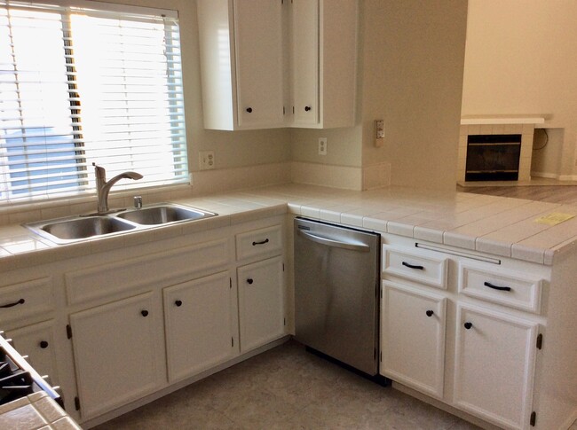 kitchen - 2014 Costa Vista Way