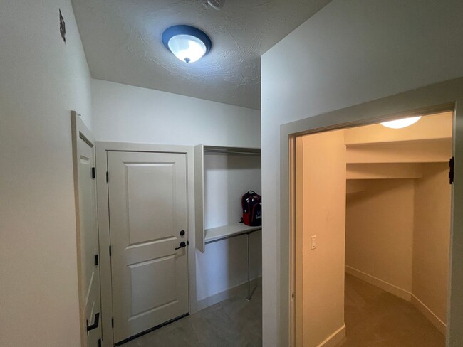 Building Photo - Immaculate 1 Bedroom, 1 Bathroom Casita in...