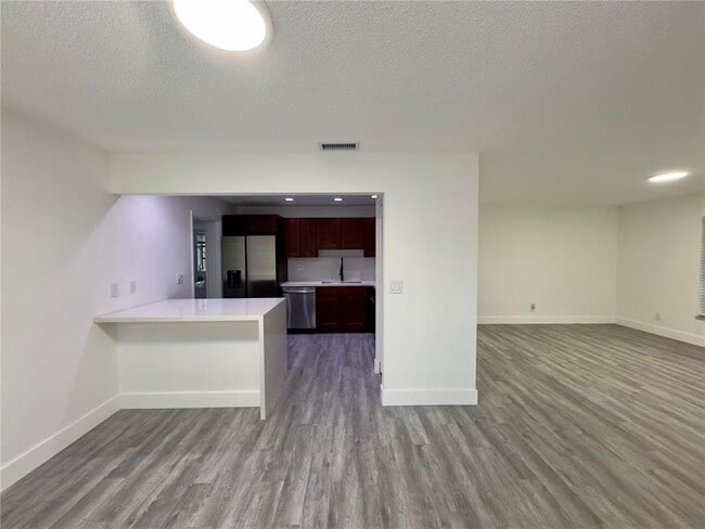 Building Photo - 3658 E Bell Dr