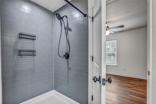 Building Photo - 610 Splitrock
