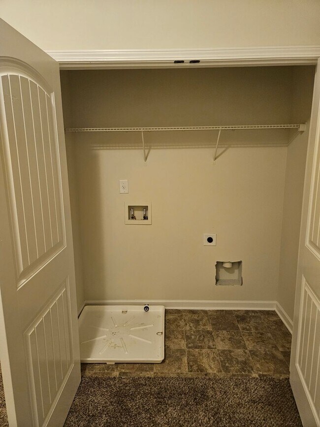 Building Photo - Nice 3 bed 2.5 bath Townhouse located in A...