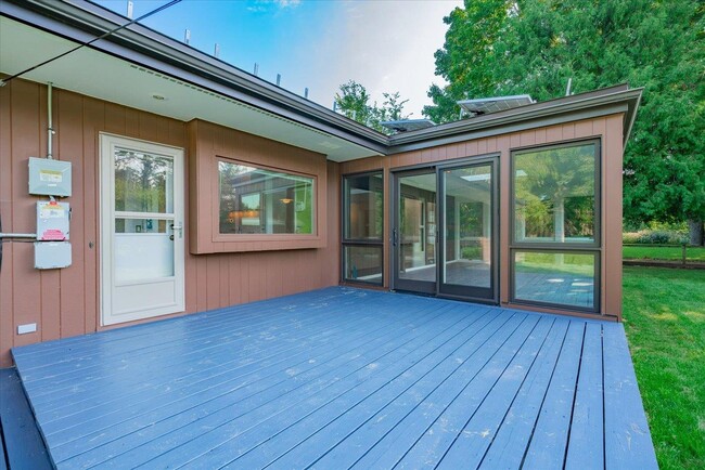 Building Photo - 5813 Anchorage Ave