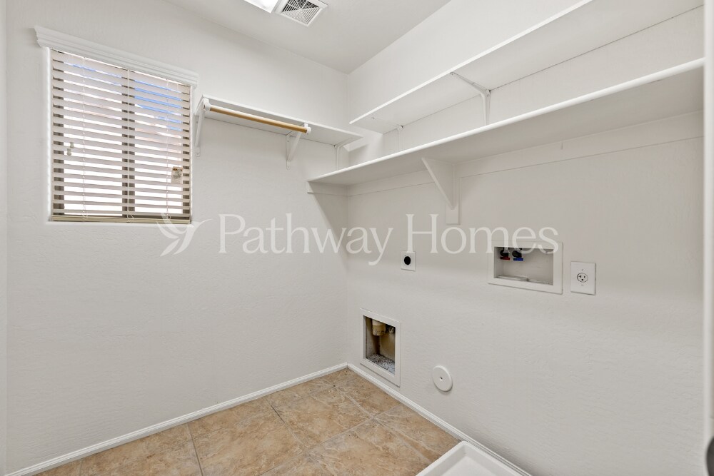 Building Photo - 41166 W Sanders Way