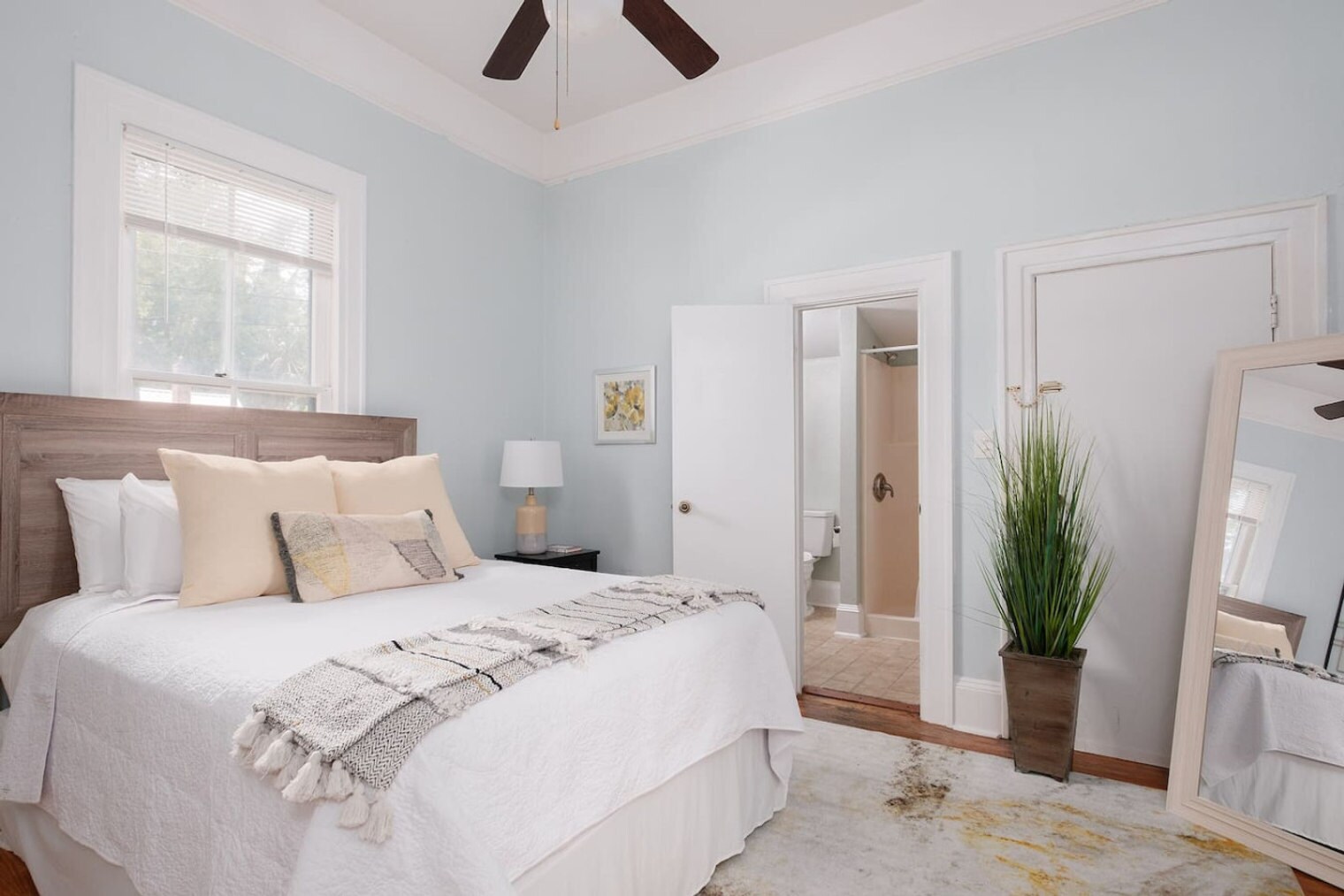 Building Photo - 240 SW 3rd St