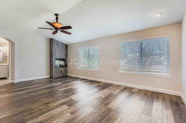 Building Photo - 6212 S Valdai Ct