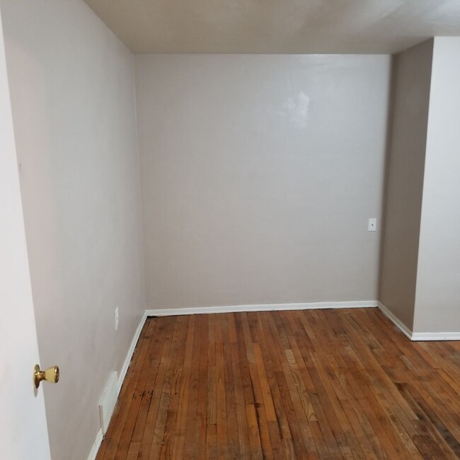 Building Photo - Conveniently Located 2 Bedroom Apartment i...