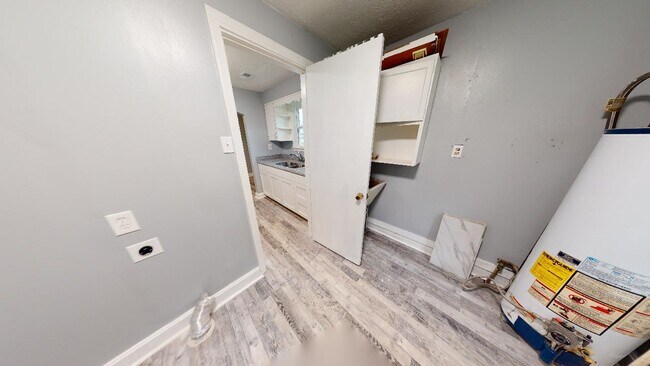 Building Photo - 1619 Bluegrass Ave
