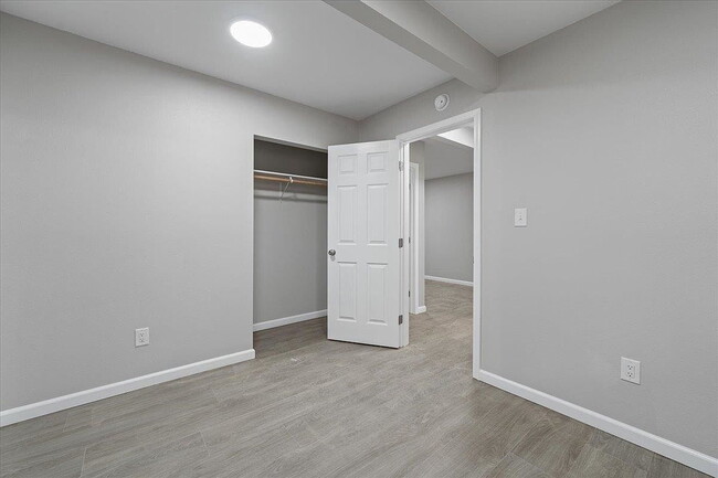 Building Photo - Single Family Home For Rent