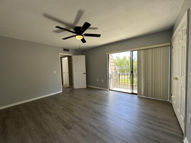 Building Photo - 308 3rd Ct