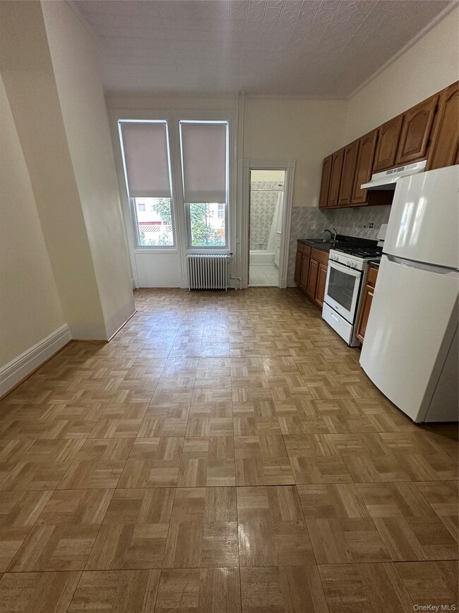 Building Photo - 19-39 Gates Ave