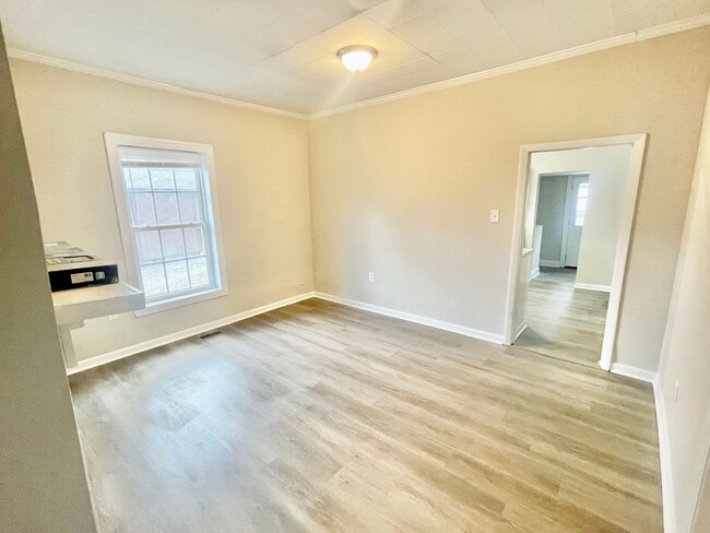 Building Photo - 1004 Highland Ave