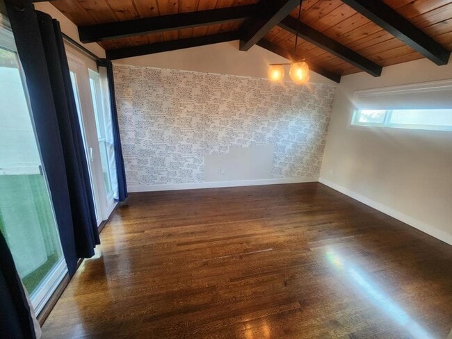 Building Photo - 9345 Golondrina Dr