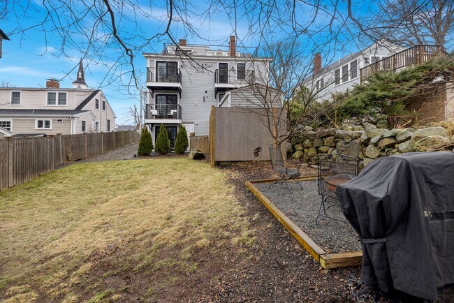 Building Photo - Winter Rental: Portside Walkabout (Dog-Friendly!)