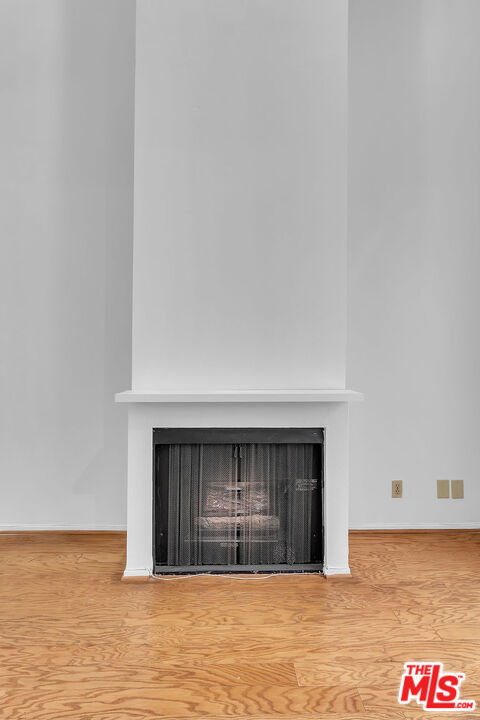 Building Photo - 607 N Rossmore Ave