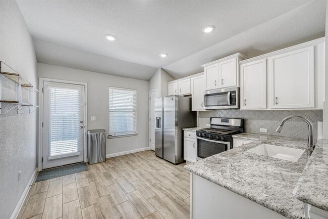 Building Photo - 8303 Cottage Rose Dr