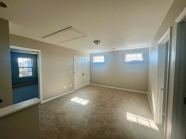 Building Photo - 5 Bedroom 3 Bathroom Home in Pendleton