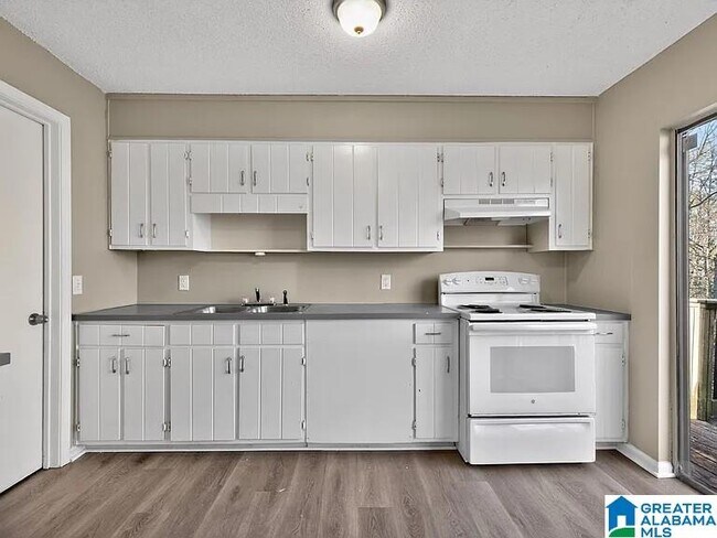 Building Photo - 3031 Apple Valley Ln